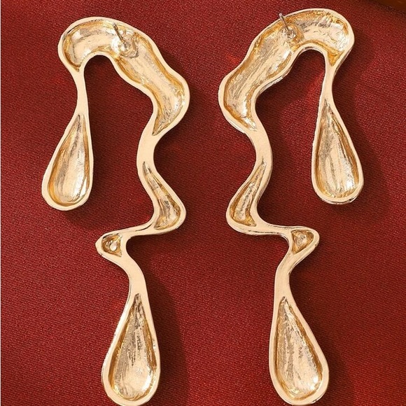 💕RARE 💗 STYLISH DESIGN EARRINGS💕 - Picture 3 of 3